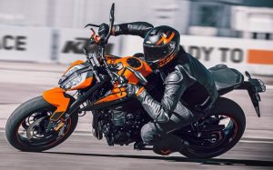 KTM 890